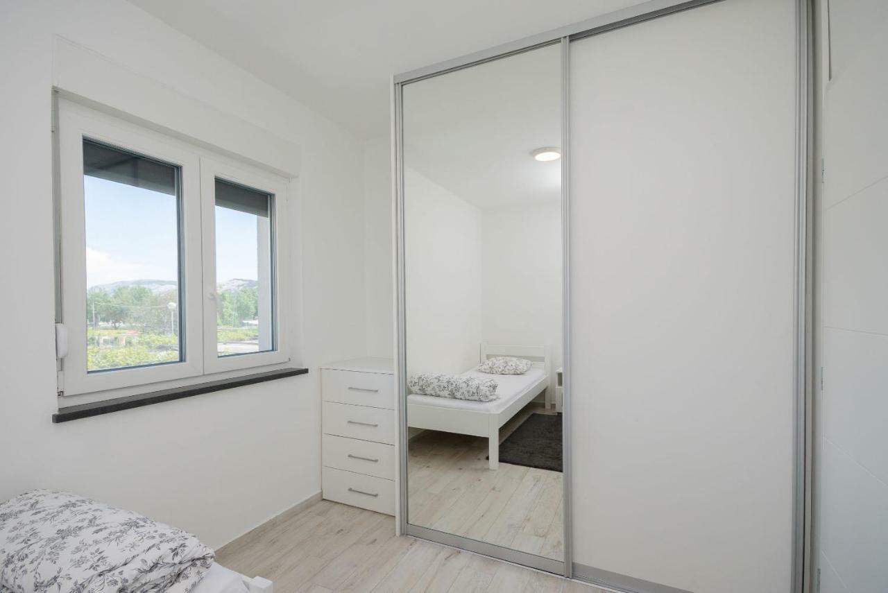 Apartments Zorka Лопар Екстер'єр фото
