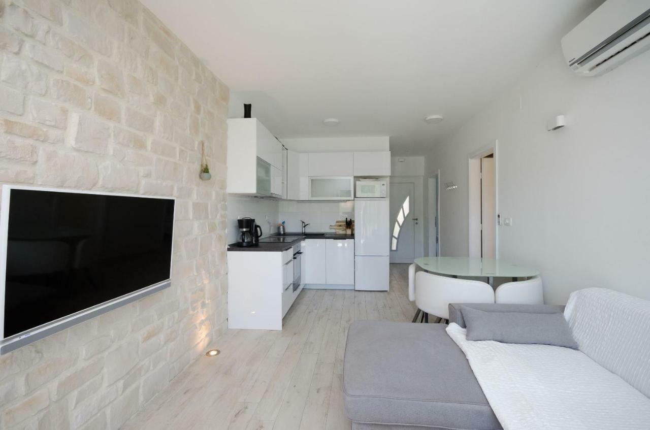 Apartments Zorka Лопар Екстер'єр фото