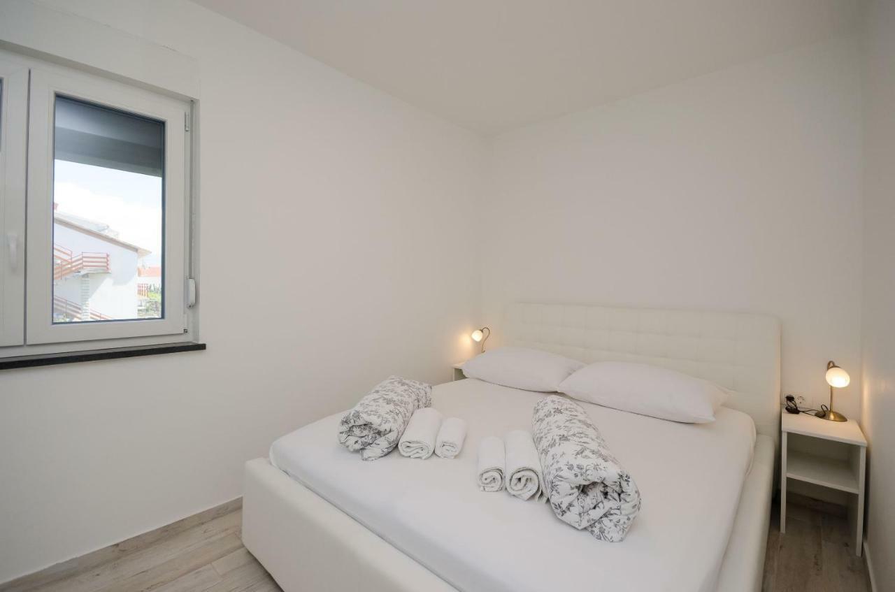 Apartments Zorka Лопар Екстер'єр фото