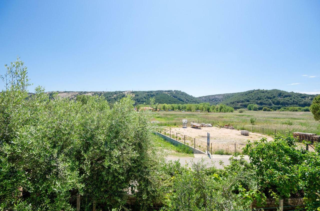 Apartments Zorka Лопар Екстер'єр фото