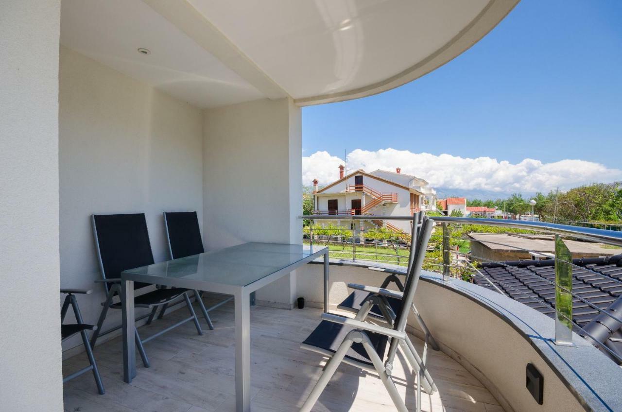 Apartments Zorka Лопар Екстер'єр фото
