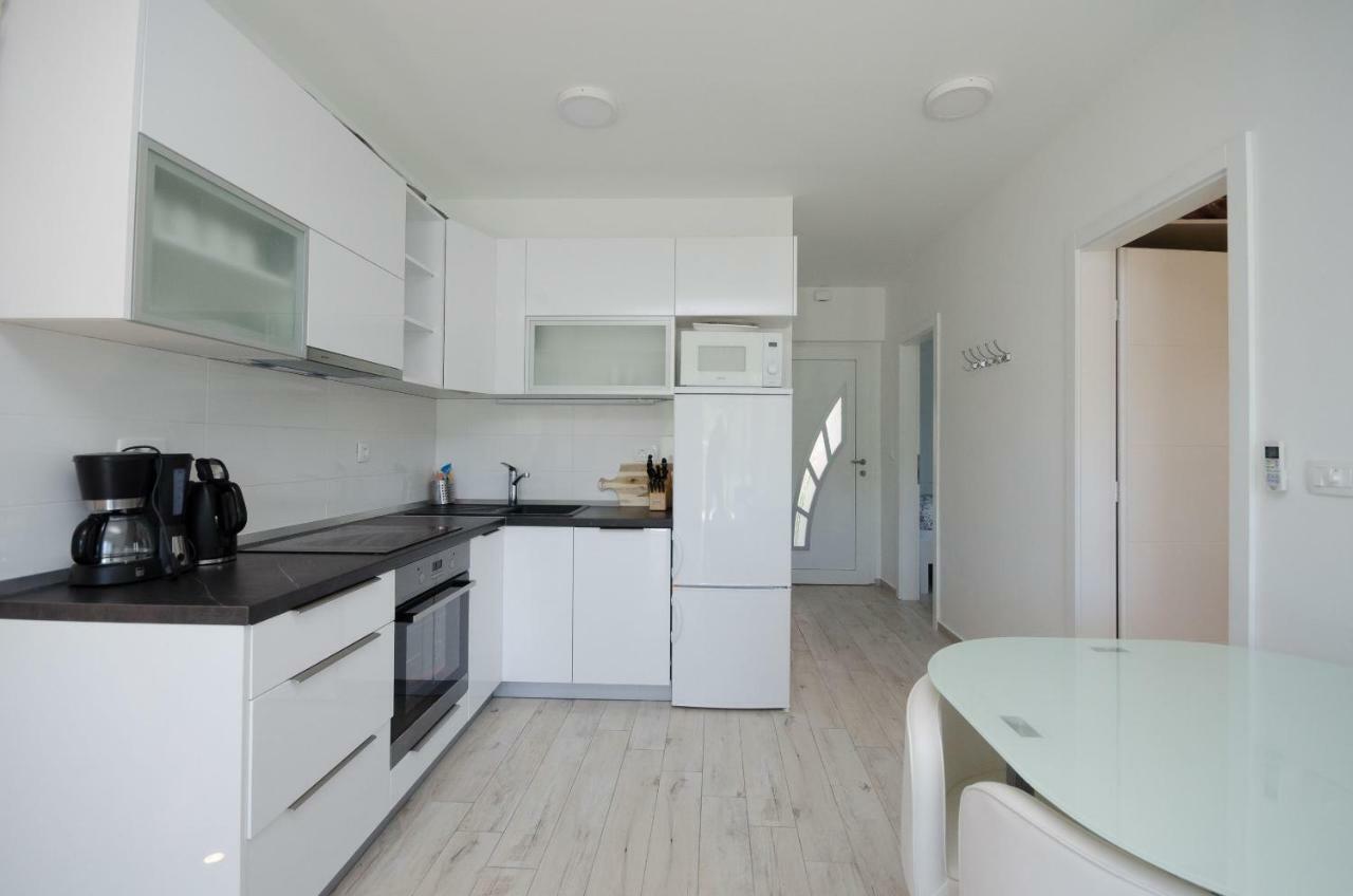 Apartments Zorka Лопар Екстер'єр фото