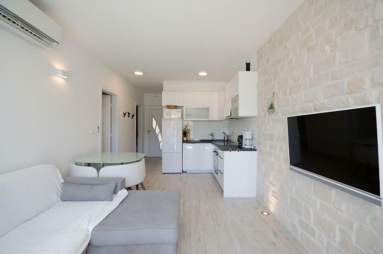 Apartments Zorka Лопар Екстер'єр фото