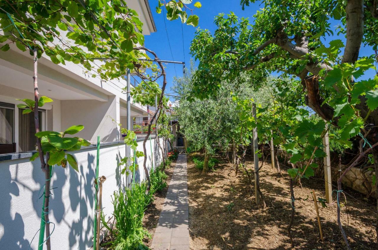 Apartments Zorka Лопар Екстер'єр фото
